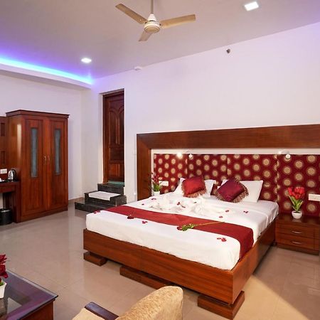 فندق Empire Residency ثيروفالّا المظهر الخارجي الصورة