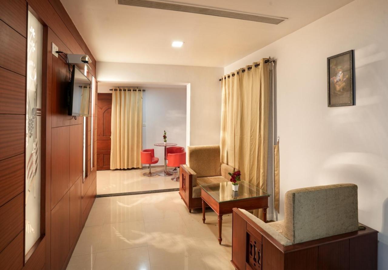 فندق Empire Residency ثيروفالّا المظهر الخارجي الصورة