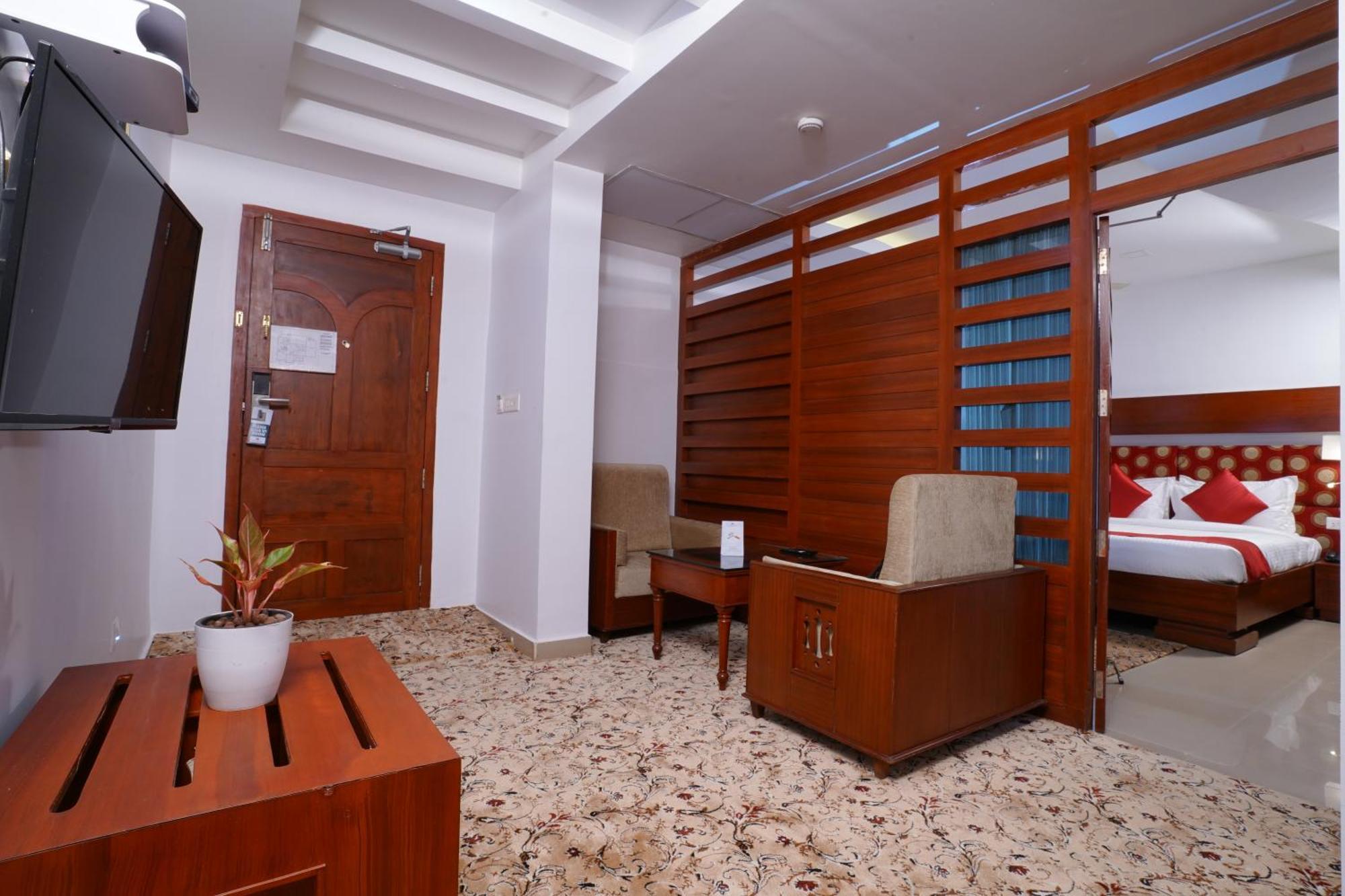 فندق Empire Residency ثيروفالّا المظهر الخارجي الصورة
